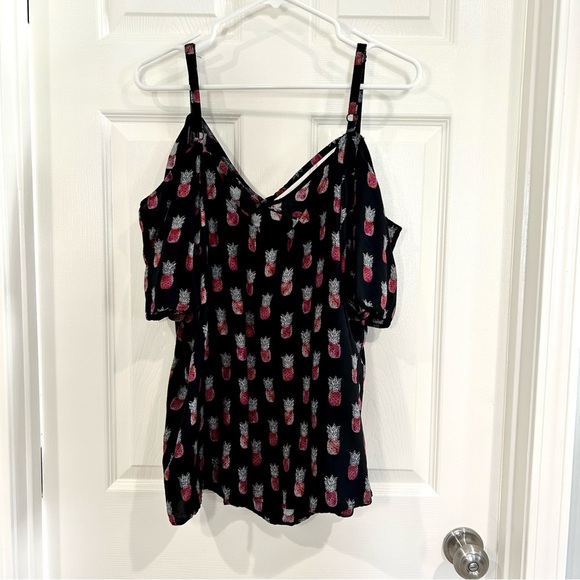 Torrid Women Black Pineapple Print Lightweight Blouse Sz 2  Off Cold Shoulder - Picture 8 of 12